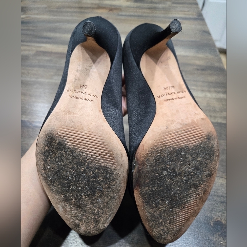 Ann Taylor Audrey Black Satin Bow Heels - Picture 11 of 17